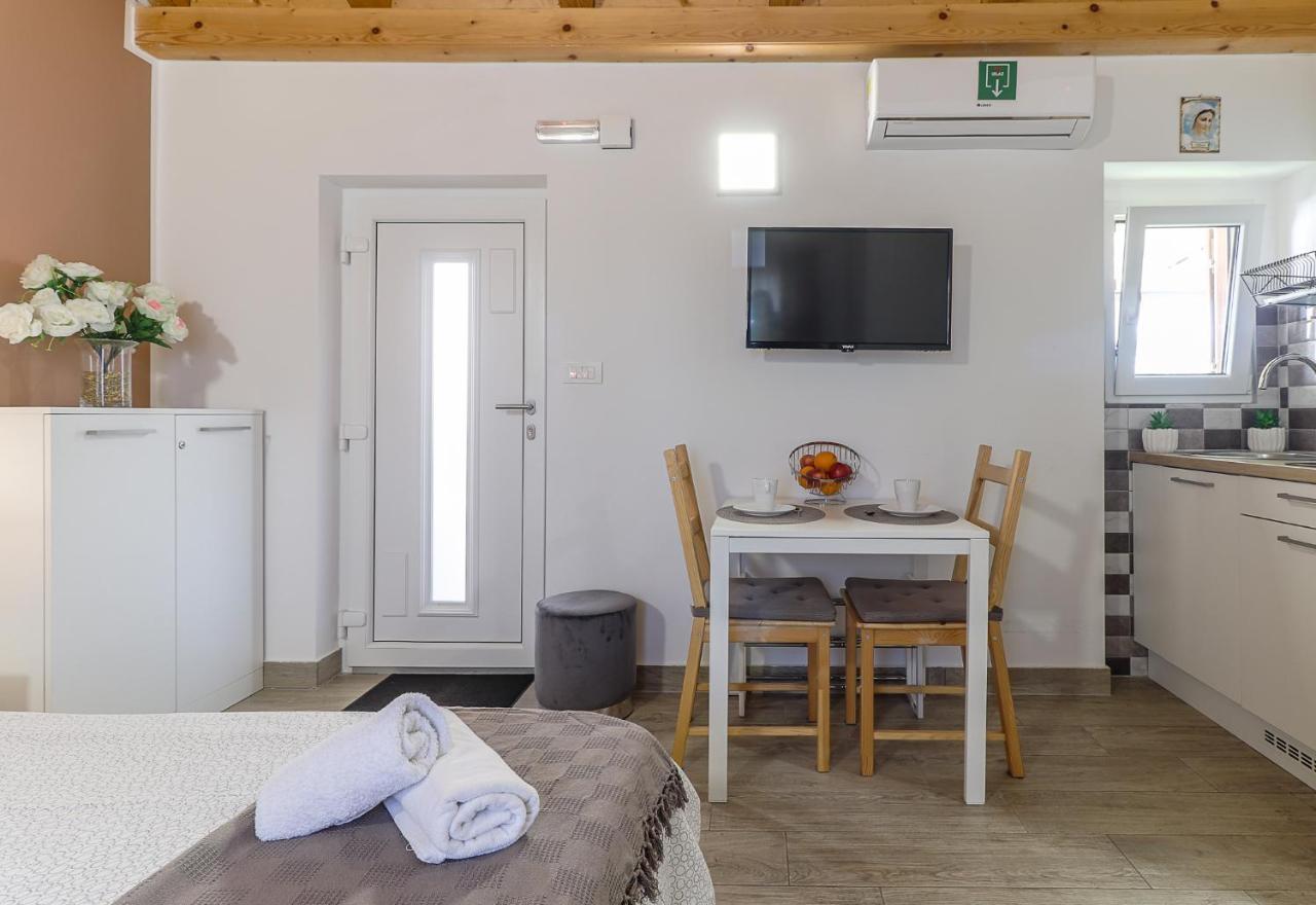 Apartman Juraj i Matej Orsera Esterno foto
