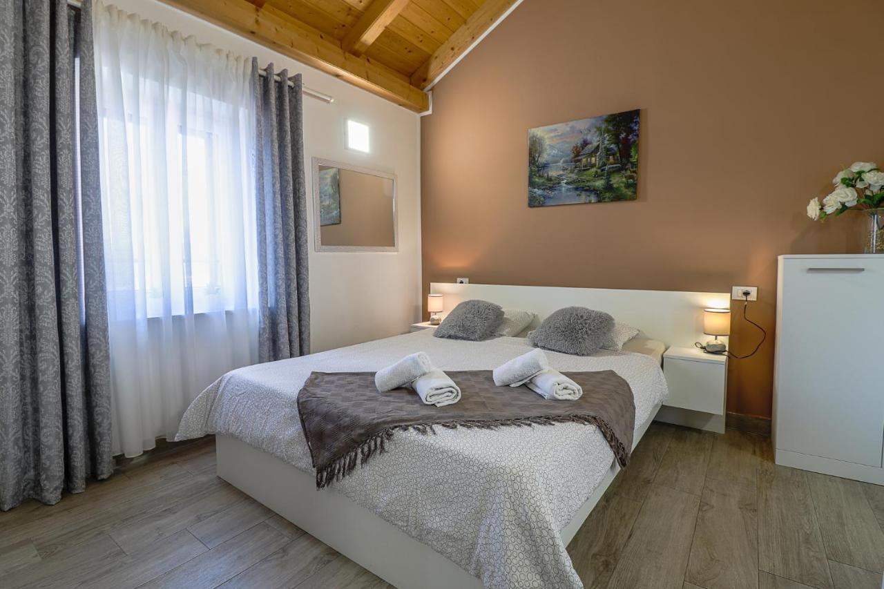 Apartman Juraj i Matej Orsera Esterno foto